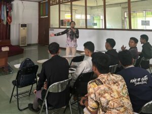 Bekali Calon Wisudawan Hadapi Dunia Kerja, Dosen UPB Hadir di Politeknik Sawunggalih Aji