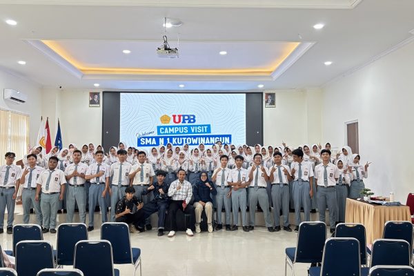 UPB Bekali Siswa SMA Negeri 1 Kutowinangun Mental Juara dan Wawasan Bisnis Digital