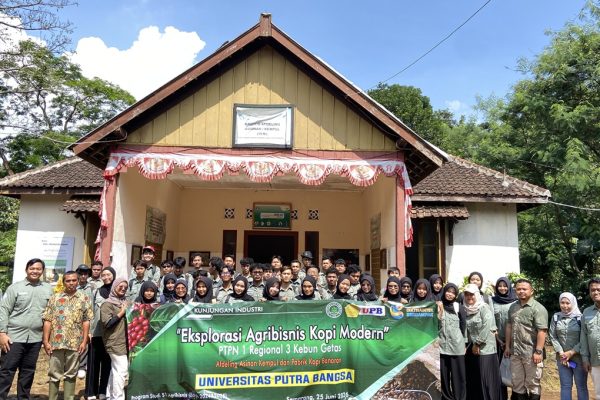 Prodi Agribisnis Universitas Putra Bangsa Gelar Kunjungan Industri ke PTPN I Regional 3 Kebun Getas untuk Memperkuat Pemahaman Mahasiswa tentang Industri Kopi